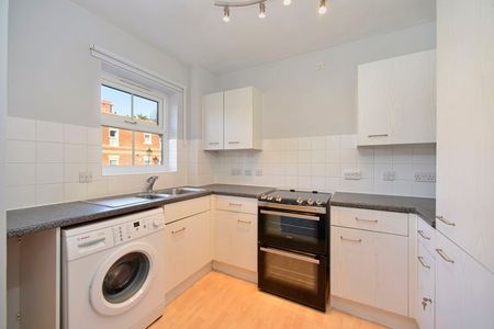 Franklin Court, Wormley, Godalming, Surrey, GU8 - Photo 4
