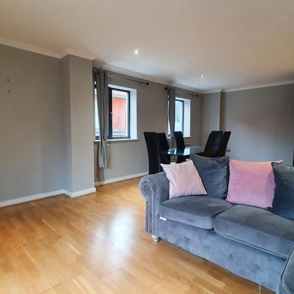 2 bedroom flat to rent - Photo 1