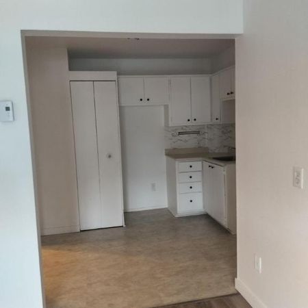 1 MOIS GRATUIT | 3 1/2 avec Balcon + Stationnement - Photo 3