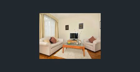 QUALITY AND CONVENIENCE IN PRIME LOCATION - Photo 5