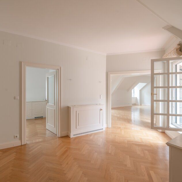 ++NEU** Tolle 3,5-Zimmer ALTBAUWohnung in absoluter TOPLAGE, repräsentatives Haus! - Photo 1