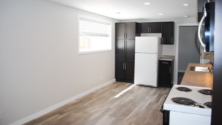 Modern And Spacious 2 Bedroom Basement Suite In St. Albert. - Photo 2