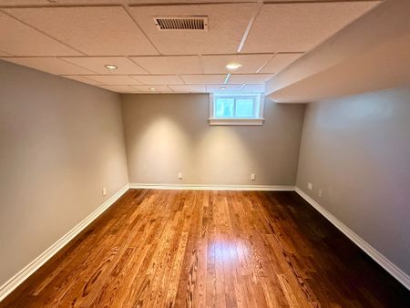 For Lease - 4070 Lorraine Crescent, Burlington, Ontario - Photo 4