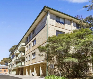 Bright spacious and convenient location - Photo 5