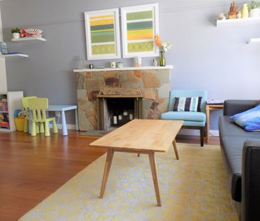 SUNFILLED THREE BEDROOM DELIGHT IN SUPERB LOCATION - Photo 5