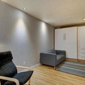 Loft entièrement meublé à louer Vieux-Québec novembre 2025 - Photo 2