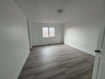 For Lease - 1 HUGHES Street, Collingwood, Ontario - Photo 5