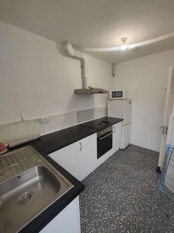 Selworthy Road, Holbrooks, Coventry, CV6 - Photo 2