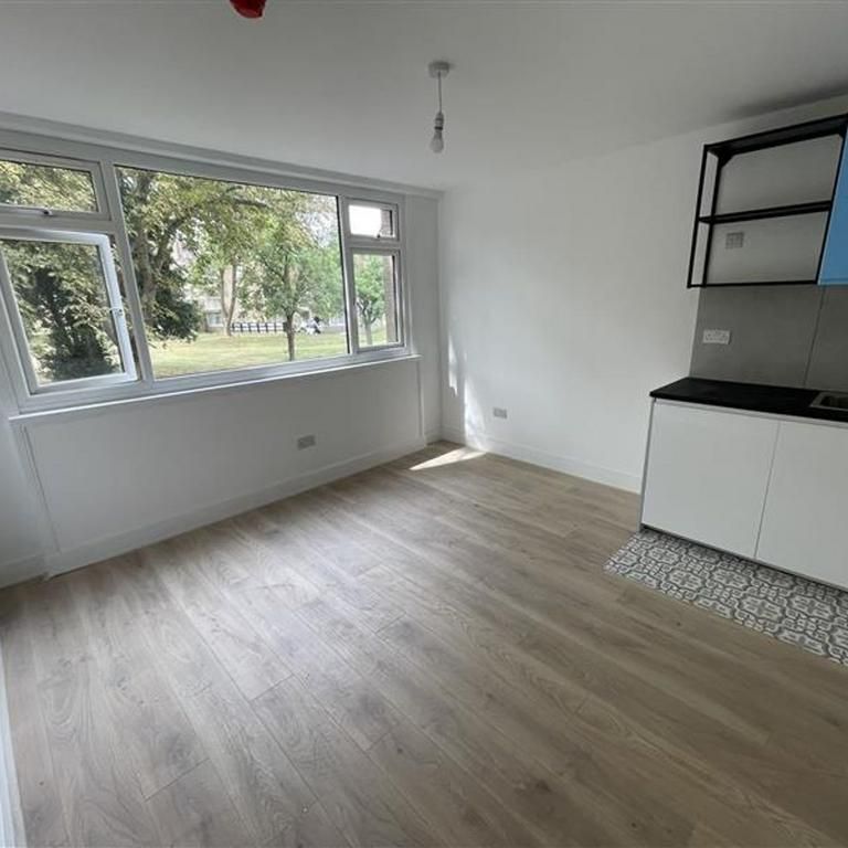 Studio to rent - Photo 1