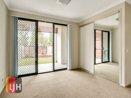 2 BEDROOM UNIT IN PARKSIDE LOCATION WITH COURTYARD ! - Photo 2