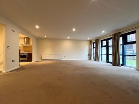 3 bedroom flat to rent - Photo 4