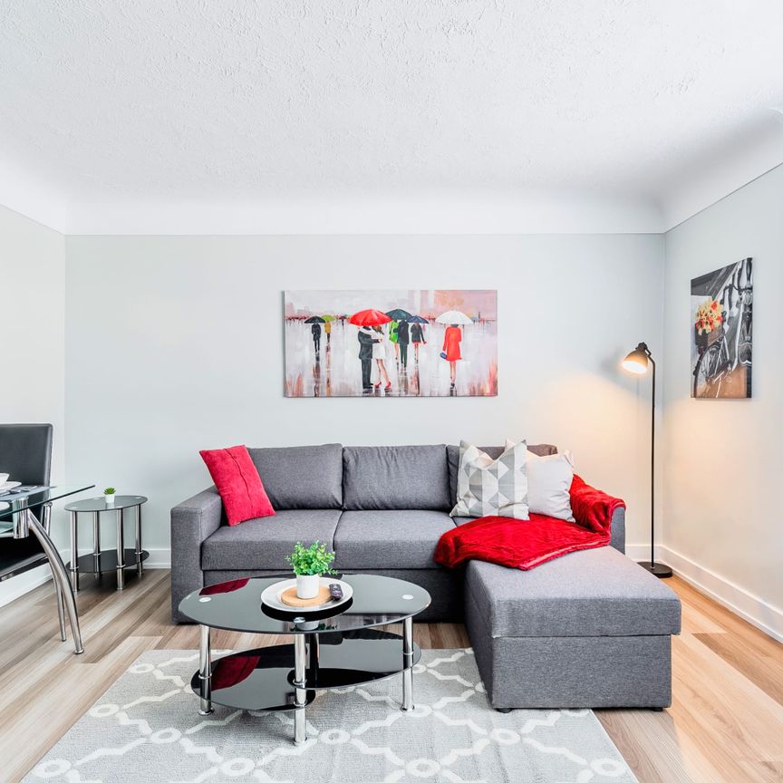 Warm and cozy 1 bedroom apartment - Grove St - Available Immediately - Photo 1