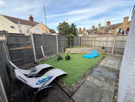 3 bedroom end of terrace house to rent - Photo 4