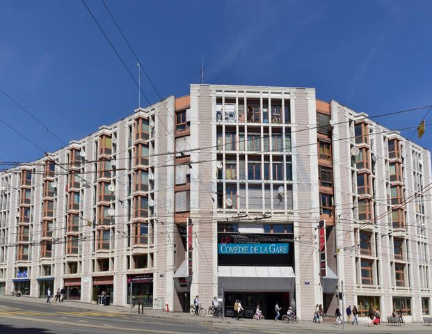 4-room apartment in Geneva, near the train station - Photo 1