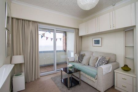 3 bedroom apartment to rent - Photo 2