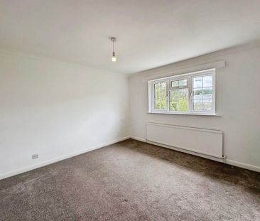 4 bedroom Bungalow To Let - Photo 4