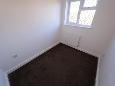 3 bedroom detached house to rent - Photo 4
