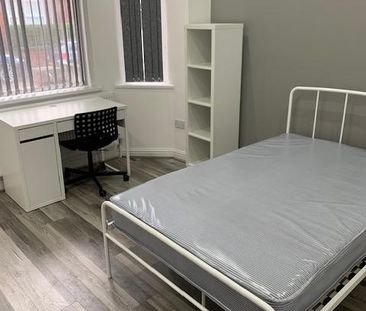 8 bedroom terraced house to rent - Photo 4