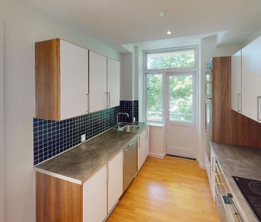 <b>Stor moderniseret 5 værelses lejlighed med skøn beliggenhed</b><br> - Foto 1