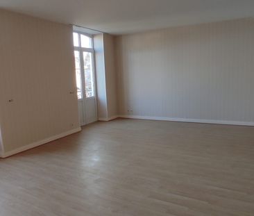 Location Appartement 3 pièces 99m² ARGENTON SUR CREUSE 36200 - Photo 2