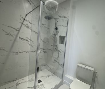 Location Appartement 5 pièces 112m² PARIS 16ème - Photo 3