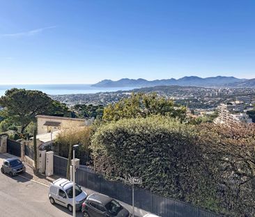 Superbe appartement de 4 pièces rénové avec vue mer - Photo 2