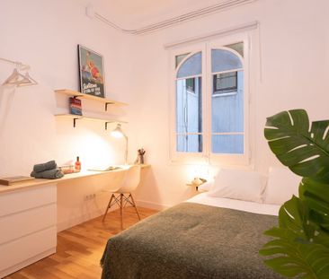 Carrer Gran de Gràcia, Barcelona, Catalonia 08012 - Photo 4