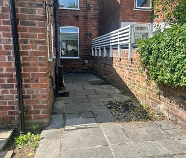 2 bedroom end of terrace house to rent - Photo 4