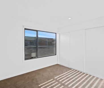 Convenient Location, Great Lifestyle! - Photo 2