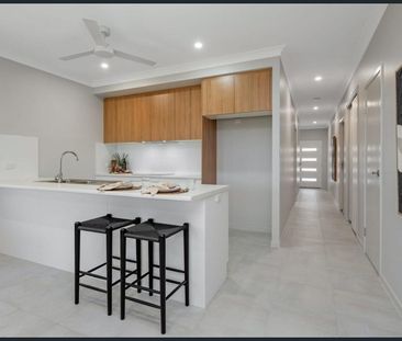 Sunny Family Sanctuary Beside Northshore State School, Modern Comfo... - Photo 1