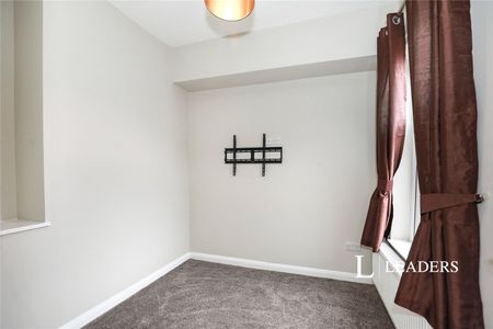 3 bedroom house to rent Flag Lane, CW1 - Photo 4