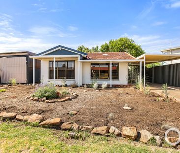 Open the door to easy living by the coast - Photo 2