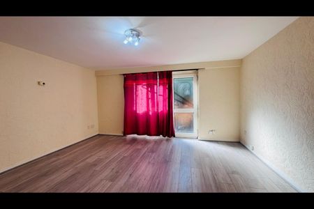 3 Bed Maisonette, Rawstone Walk, E13 - Photo 4