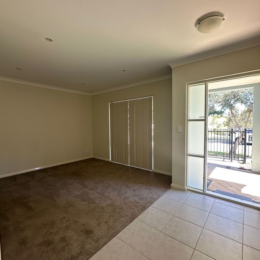 Executive-Style Home Opposite Picturesque Park - Photo 1