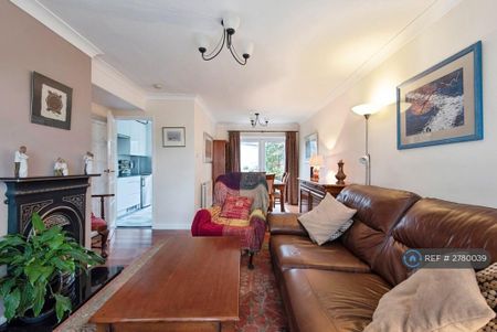 3 bedroom semi-detached house to rent - Photo 3