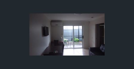 Disability-Friendly 2 Bedroom FURNISHED Unit – Location is Everything! - Photo 4