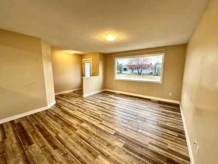 8504 152 A Avenue - Photo 3