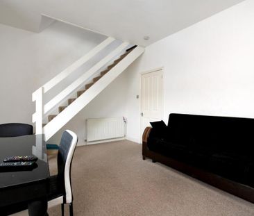 2 bedroom maisonette to rent - Photo 3