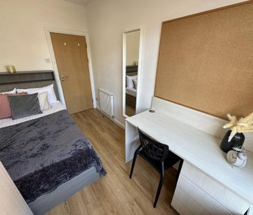 6 bedroom terraced house to rent - Photo 4