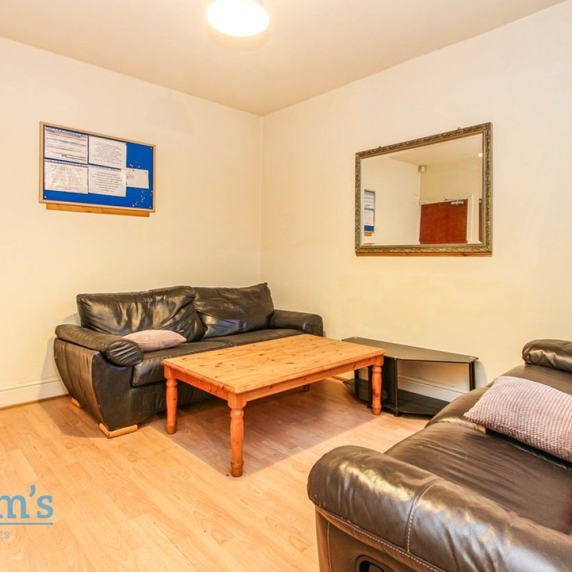 5 bed Semi-Detached House for Rent - Photo 1