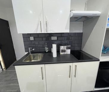1 Bed Flat, Coniston Street, L5 - Photo 5