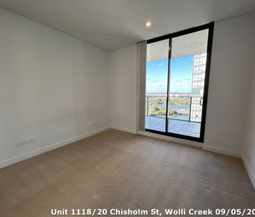 Gorgeous high-rise water view apartment for lease! - Photo 6