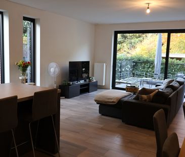 Gelijkvloers appartement met terras, carport en berging. - Photo 1