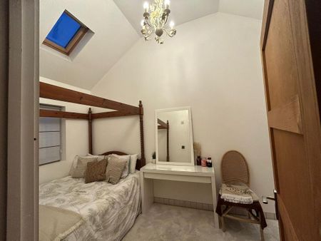 4 bedroom end of terrace house to rent - Photo 4