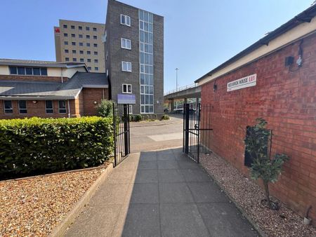 Studio to rent - Photo 2