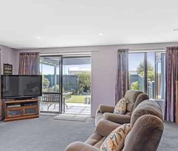 Executive Three Bedroom Family Home in Burnside High School Zone! - Photo 3