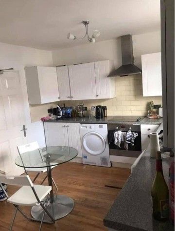 Room in a Shared Flat, Frensham Drive, SW15 - Photo 4