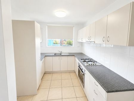 2/61 Wallace Street, Chermside QLD, Belconnen - Photo 5