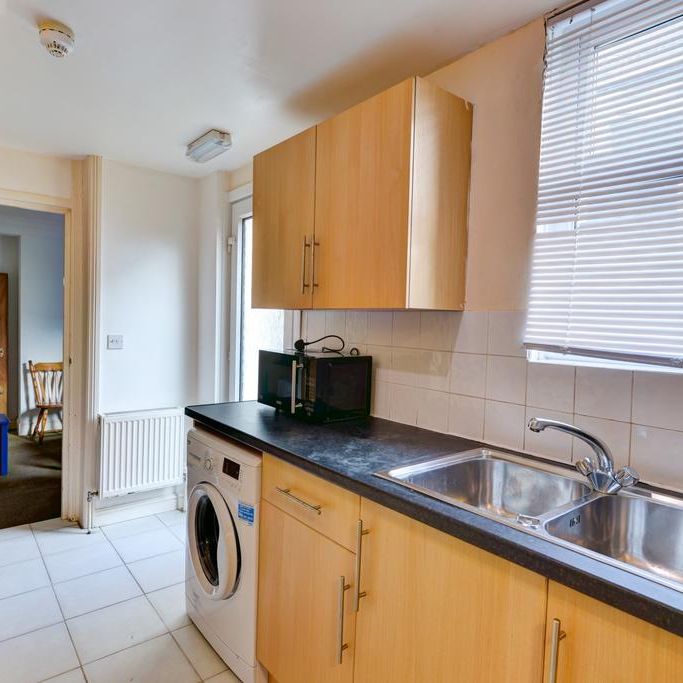 6 bedroom house to rent - Photo 1