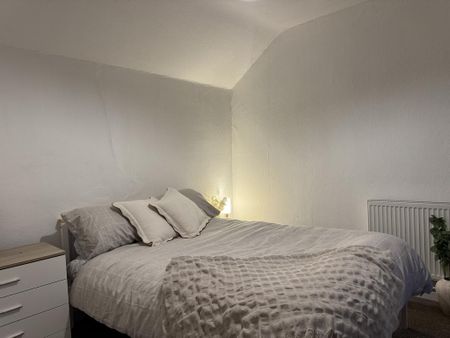 4 bedroom terraced house to rent - Photo 4